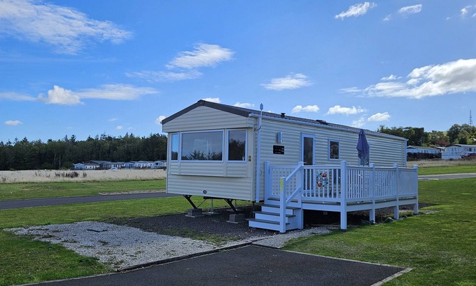 Dunbar Cabaña | THURSTON MANOR CARAVAN PARK, PONY MEADOW, with a garden in Dunbar
