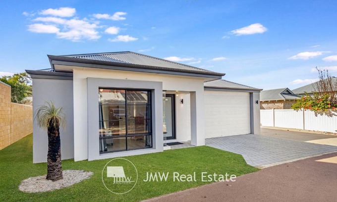 Dunsborough Casa | Thurstun Lane Beach House - in a quiet lane in sought after Old Dunsborough