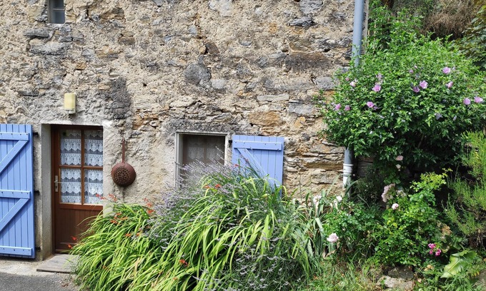 Cambounes Otro | Tomillo casa de vacaciones, Lovely convertida Pigeonnier, días de fiesta con cocina, Tarn,