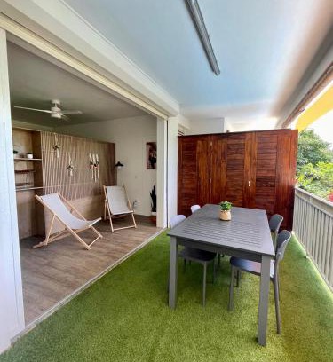 Sainte-Anne Apartamento | Ti Lodge Nature - milieu de villa - piscine partagée
