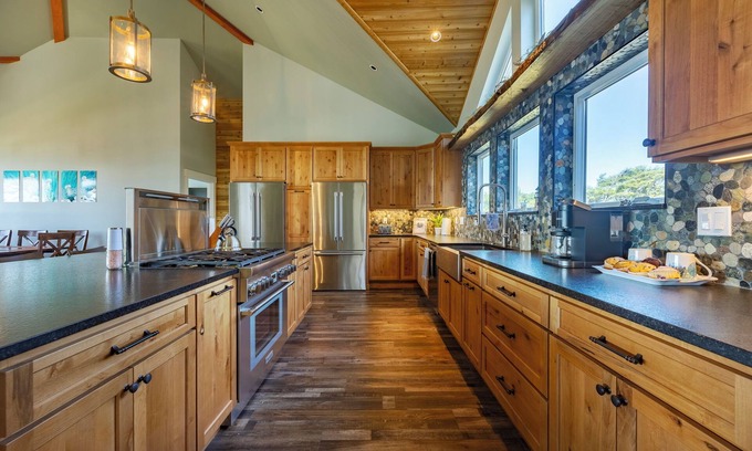 Seal Rock Casa | Tidal Treasure, Sleeps 12, Game Room, Oceanfront, Hot Tub, BBQ, Beach Access