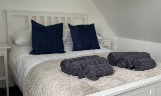 Harwich Cabaña | Tidal Walk Cottage by the Sea, 2 min walk to beach, sleeps 4