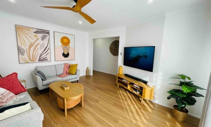 Vincentia Casa | Tide 'n' Seek: Family Beach House with Games Room