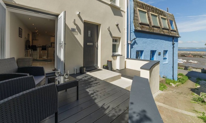 Port Saint Mary Cabaña | Tides Reach - a holiday cottage that sleeps 2 guests in 1 bedroom