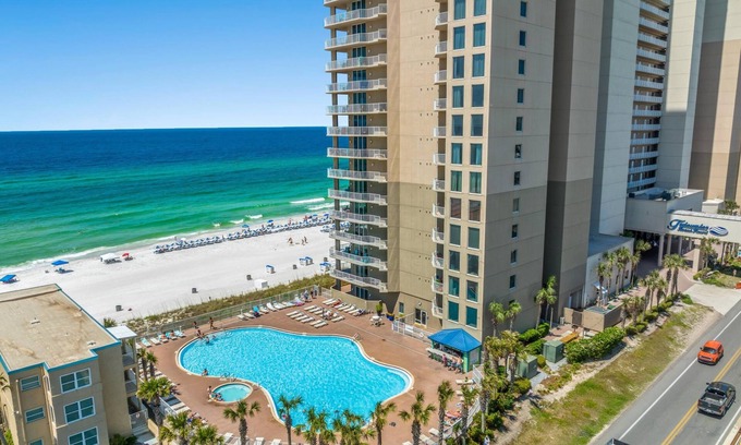 Panama City Beach Condominio | Tidewater Beach Resort by Panhandle Getaways