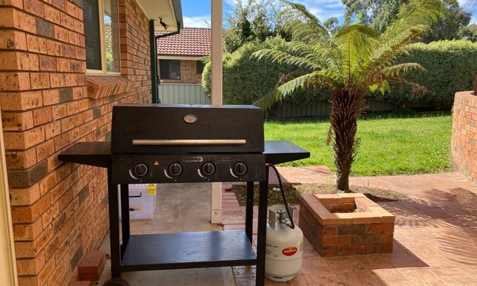 Bletchington Casa | Tidy Home in a Leafy Suburb, Great Location