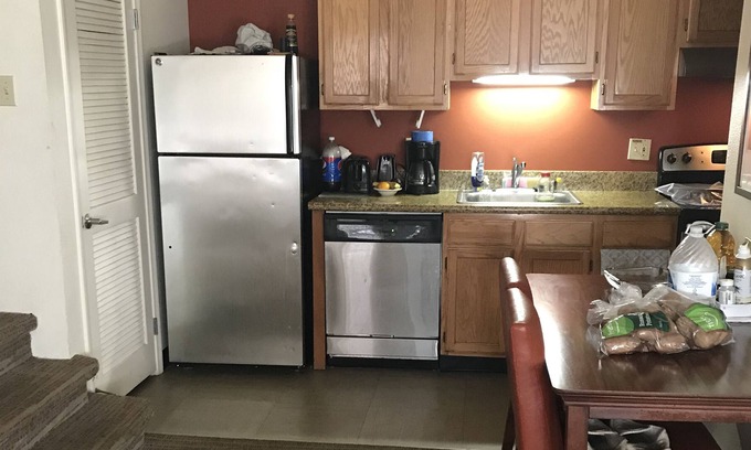 Kearny Mesa Condominio | Tidy Private bedroom with private bath in Kearny Mesa