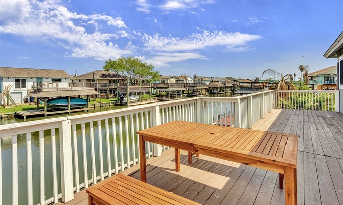 Bayou Vista Casa | Tiffany Blue Canal Home with Ocean Breeze