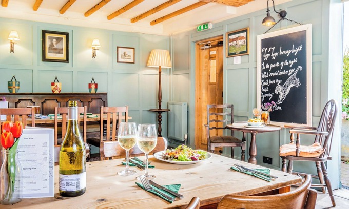 East Dean and Friston Cama Y Desayuno | Tiger Inn Cub Rooms