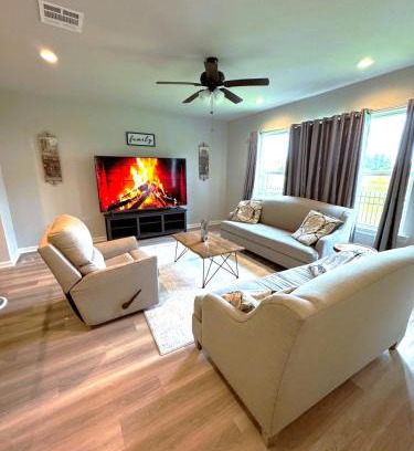 Highlands - Perkins Casa | Tigers Stripe Stay Luxury Retreat by LSU - CL5602