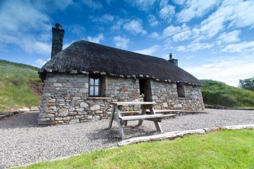 Sleat Casa | Tigh Phadraig at Marys Thatched Cottages