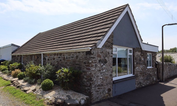 Monreith Cabaña | Tigh Samhradh - a cottage that sleeps 4 guests in 1 bedroom