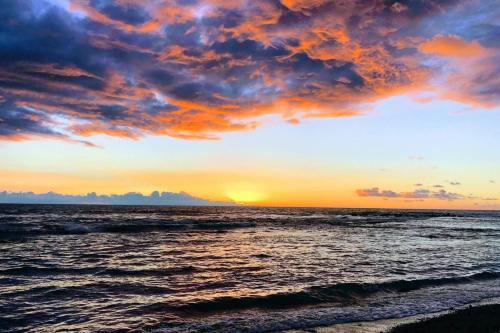 Kahaluu Bay Casa | Tiki Hale Lua at the Surf and Racquet Club