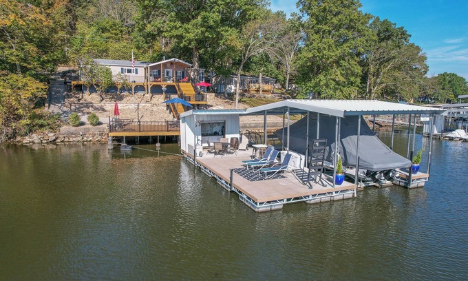 Linn Creek Casa | Tiki Hollow - Waterfront house w/ Huge martini deck!