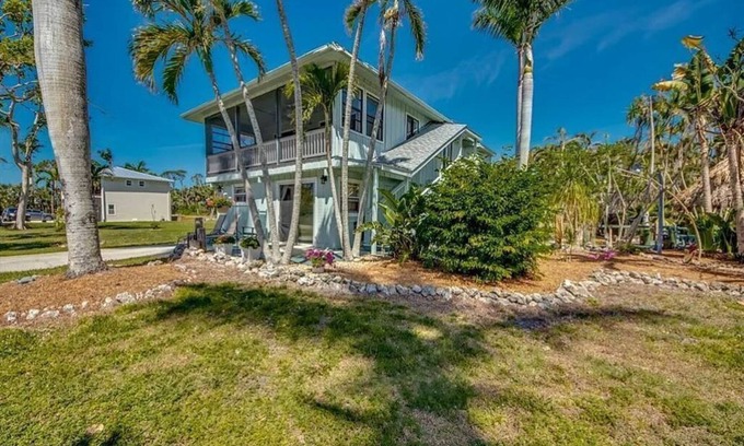 Alden Pines Casa | Tiki Garden Paradise Charming 4-bedroom Bokeelia House in the Sky on Island Time