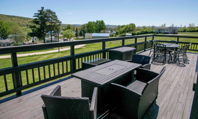 Dundee Casa | Tiki on the Lake | The perfect retreat at the end of a long day!