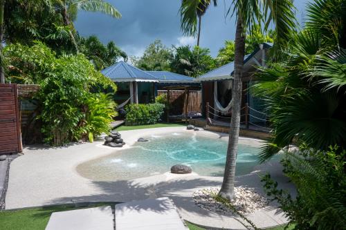 Douville Casa | TIKI PARADISE LODGE FWI