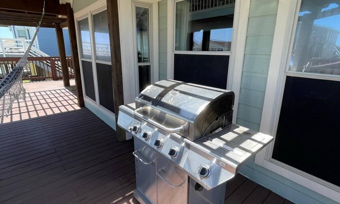 Galveston Casa | Tiki Paradise Water Front Home - 360° Oasis. Direct water access. Pet Friendly