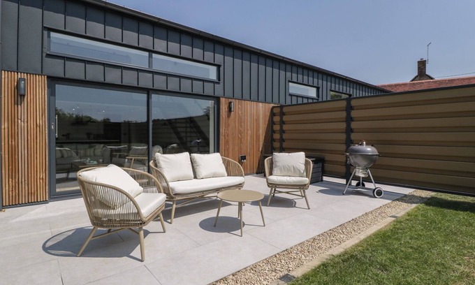 Wincanton Cabaña | TILIA BARN, family friendly, luxury holiday cottage in Wincanton