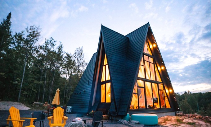 Alban Cabina | Timber A-Frame Cabin on French River