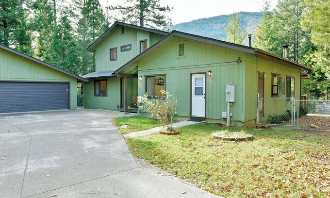 Dunsmuir Casa | Timber Height's, Classy home in the pines.