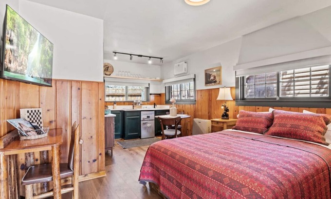 Colorado Springs Cabina | Timber Lodge Cabin #2