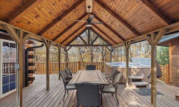 Butler Cabina | Timber Ridge Luxury Log Cabin, Hot Tub, Fireplace, Sleeps 14