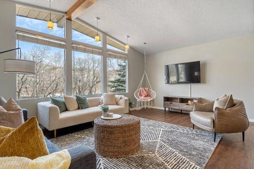 Drumheller Casa | Timber Valley I HotTub I PingPong I Sleep 14 I BBQ