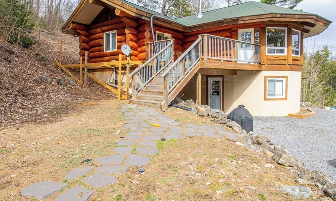 North Frontenac Cabaña | Timber Wilderness Lodge