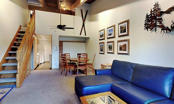 Snowmass Village Condominio | 🌲Timberline 303 Studio Loft Standard ~ Hot Tub~Pool~WiFi~Ski-in/out~Local Shuttle🌲