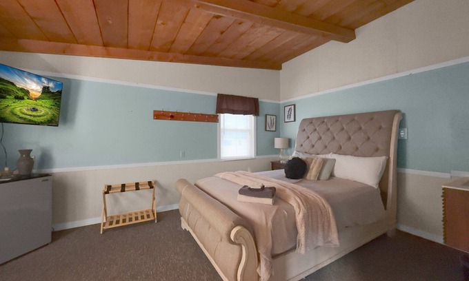 Ellicottville Cabina | Timberline Lodge - Downtown Ellicottville - Room 202