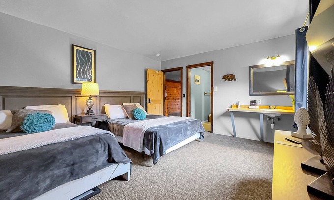 Ellicottville Cabina | Timberline Lodge - Downtown Ellicottville - Room 201