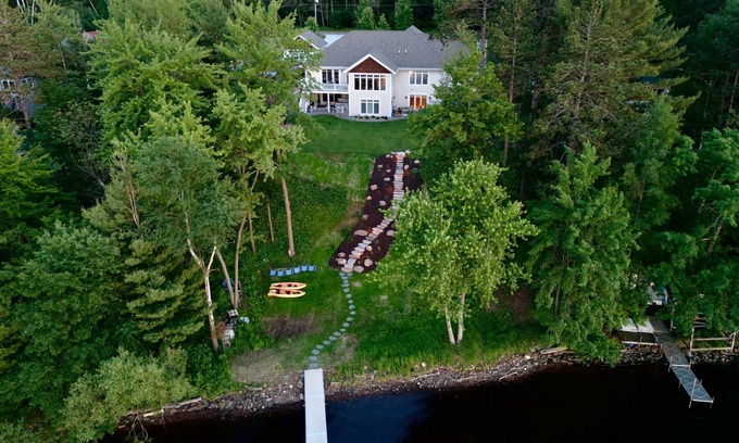 Chippewa Falls Casa | Timberline Sunset is the perfect family retreat for 18 guests