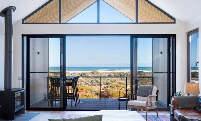 Middleton Casa | Timbers By The Sea, Beachfront Bliss with Fireplac
