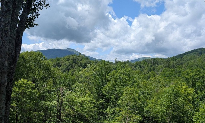 Foscoe Condominio | Timbers F- 2: Mountain Condo, Echota Gated Resort, Indoor/Outdoor Pools and Hot Tub, Fitness Area...