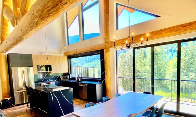 Hemlock Valley Cabina | Timberwolf A- New Luxury Lodge *HOT TUB* GAMES ROOM*