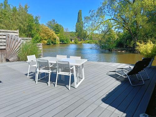 Geel Chalet De Esquí | Time 2 Relax chalet aan het water