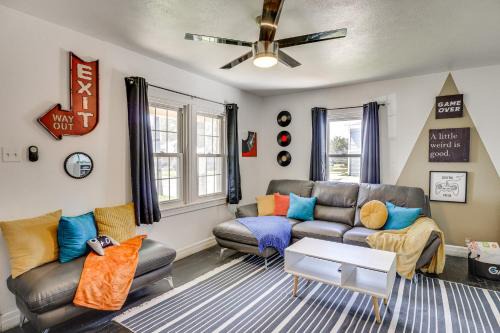Heart of Lubbock Casa | Time Machine Games Galore in Lubbock Home By TTU!