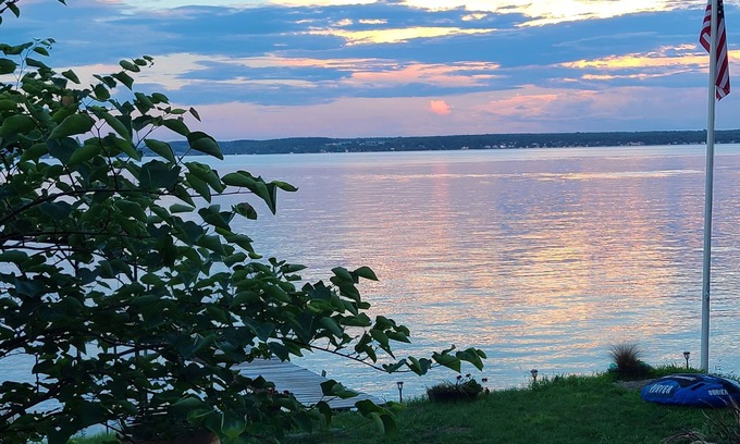 Town of Benton Cabaña | Time Peace on Seneca Lake- Peaceful Lakefront Wine Trail Retreat