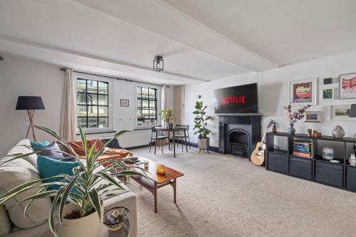 Barbican Apartamento | Timeless 400-Year-Old Historic Flat