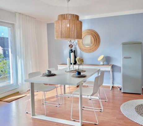 Gemarkung Barmen Apartamento | TIMELESS APARTMENT: FREE PARKING + BALCONY
