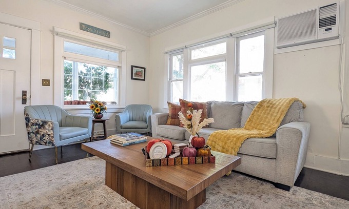 Alamitos Beach Casa | Timeless Charm by the Coast – Vintage Beach Bungalow
