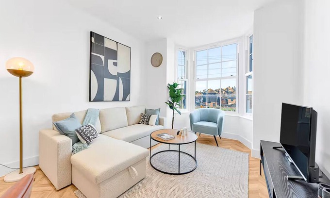 Rye Apartamento | Timeless Comfort: 1-Bed Gem with Deluxe Kitchen