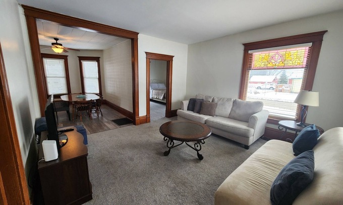 Huntley Apartamento | Timeless Elegance: Victorian 1890, Spacious 1st Floor Apartment.