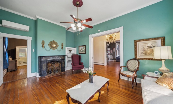 Onancock Casa | Timeless Elegance with Modern Luxury: Historic 6-BR Home plus attached 1-BR Apt