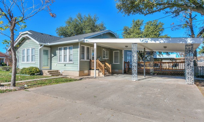 San Angelo Casa | Timeless Getaway in San Angelo! Fully renovated 3BR/2BA 1920s Home