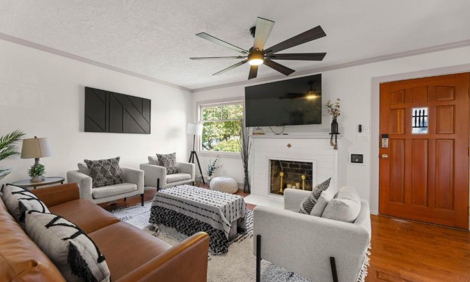 Vancouver Casa | Timeless Historic Home Near Downtown