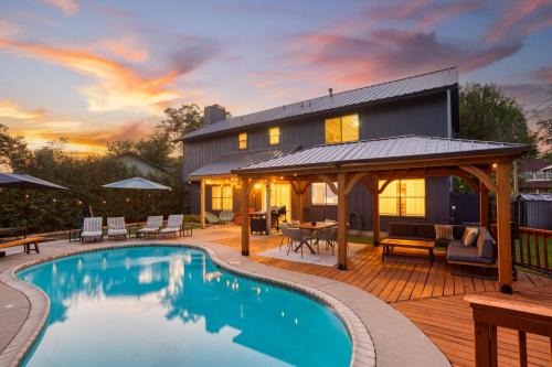 The Hermitage Casa | Timeless-Texas-Inn - Heated Pool Oasis & Lux Vibe