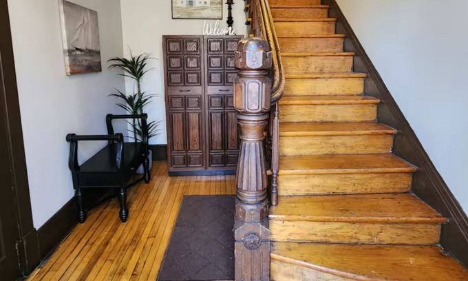 Anoka Apartamento | Timeless Treasure on Ferry Street