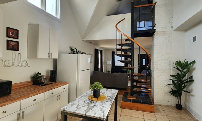 Tremont Apartamento | Timeless Tremont-2 Bdrm near Downtown Cle
